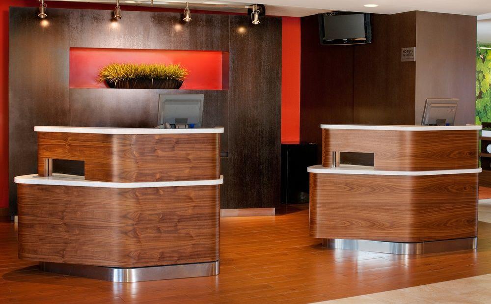 Отель Courtyard Newark Liberty International Airport Экстерьер фото