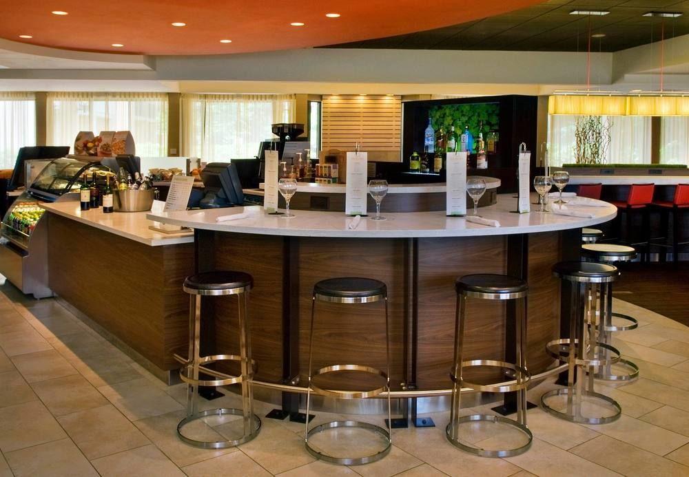Отель Courtyard Newark Liberty International Airport Экстерьер фото