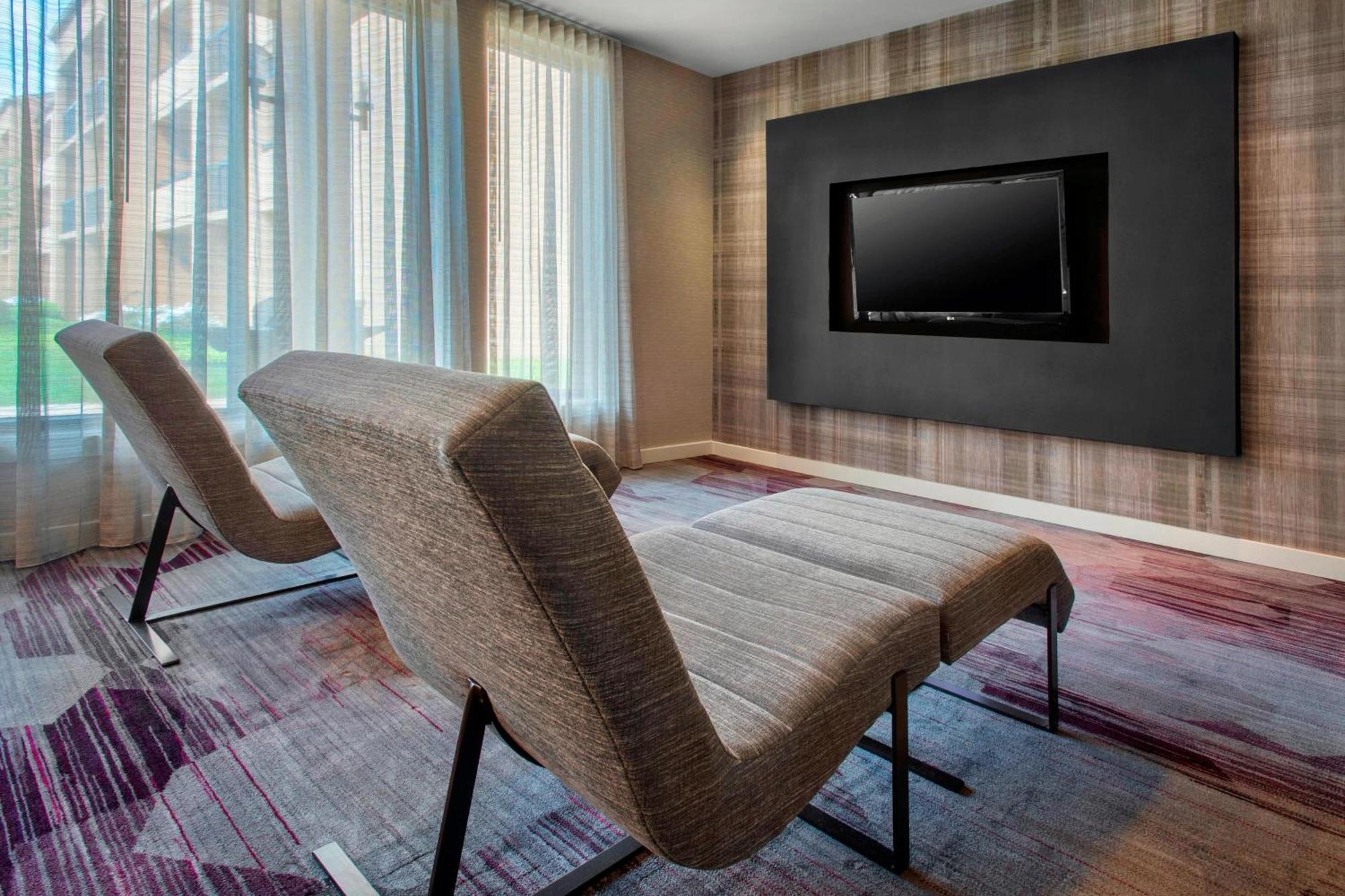 Отель Courtyard Newark Liberty International Airport Экстерьер фото