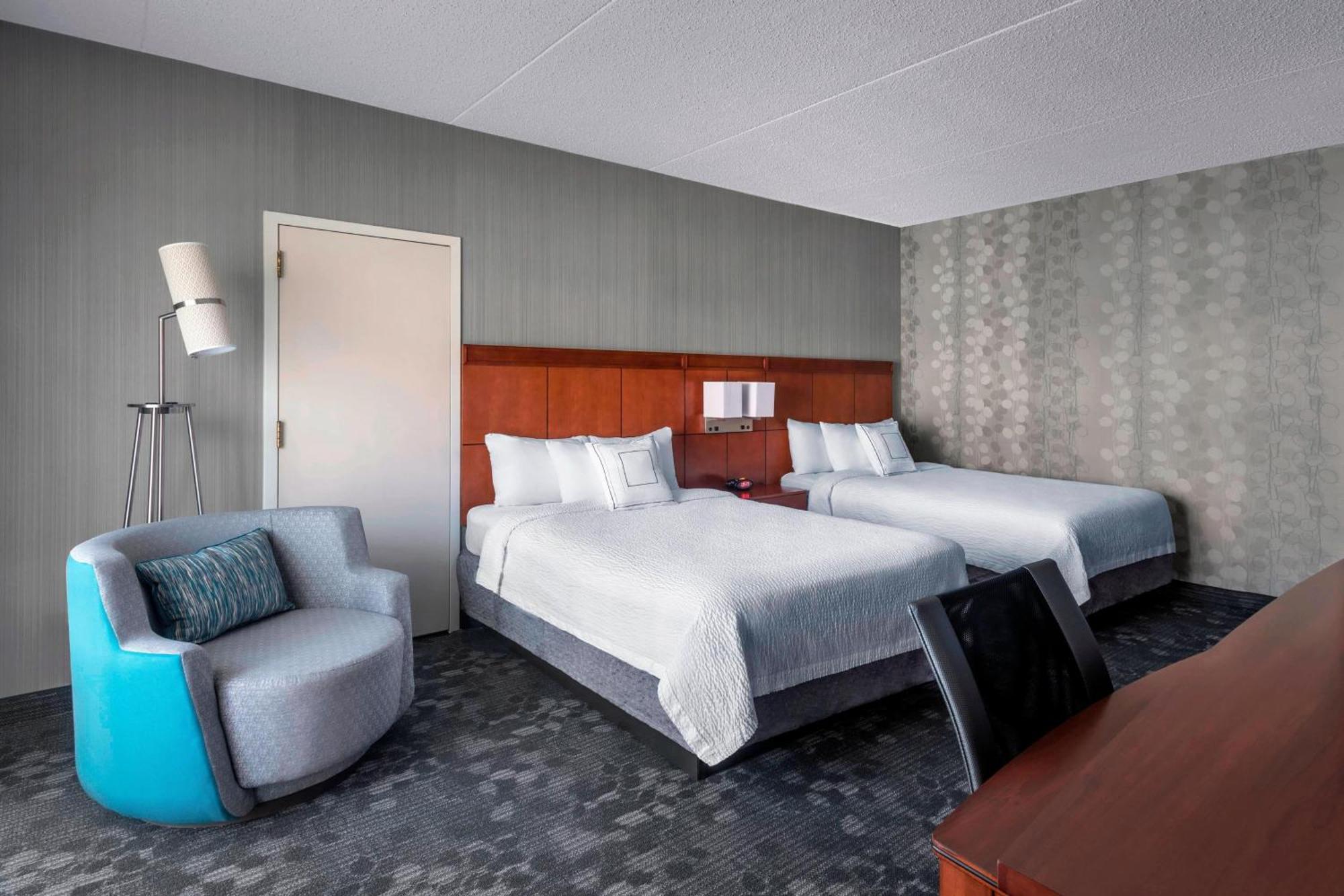 Отель Courtyard Newark Liberty International Airport Экстерьер фото