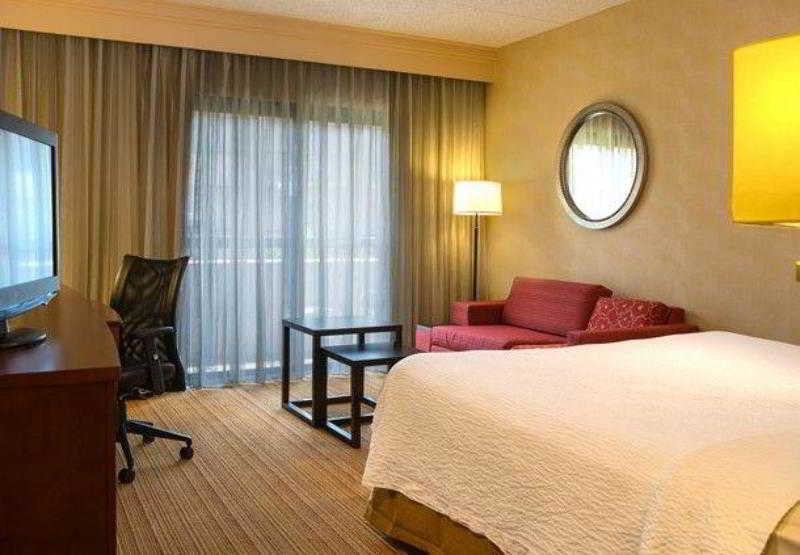 Отель Courtyard Newark Liberty International Airport Экстерьер фото